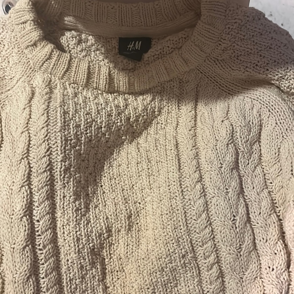 Beige knit sweater size medium